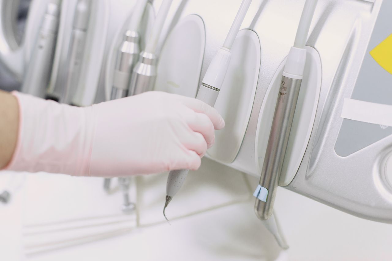 Blanqueamiento dental en clínica